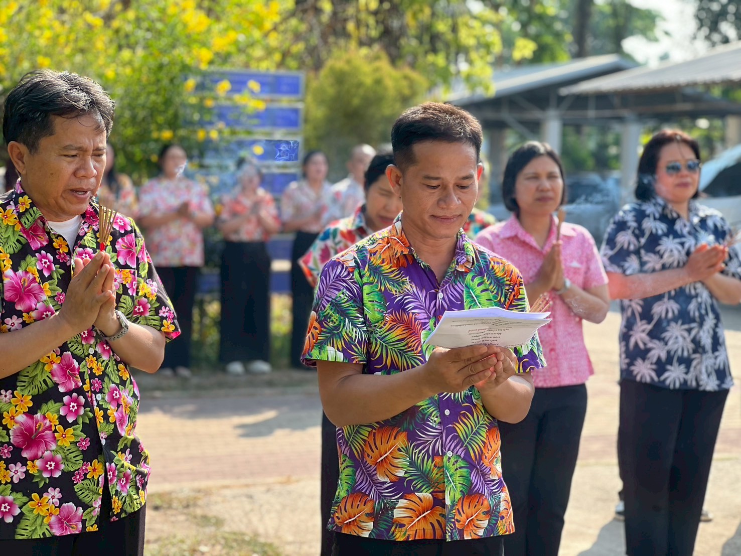 title - ส.ป.ก. ยโสธร จัดพิธีเจริญพระพุทธมนต์ทำบุญถวายภัตตาหารเพลแด่พระสงฆ์ พิธีสักการะศาลเจ้าที่และสิ่งศักดิ์สิทธิ์ประจำสำนักงาน เนื่องในเทศกาลวันขึ้นปีใหม่ไทย